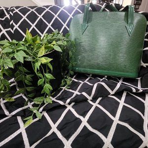 VV Good Used Condition Authentic Louis Vuitton Epi Leather Shoulder Bag